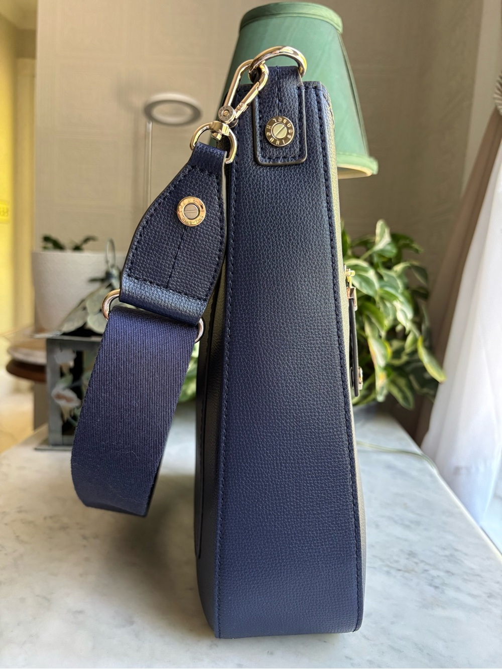 NWT Henri Bendel Bowery Messenger Shoulder/Crossbody Bag with Gold Hardware - Picture 4 of 12